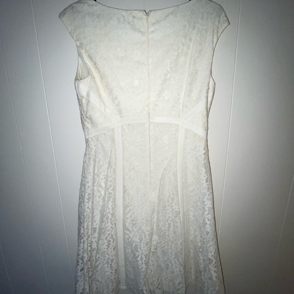 American Living, size 8, off-white